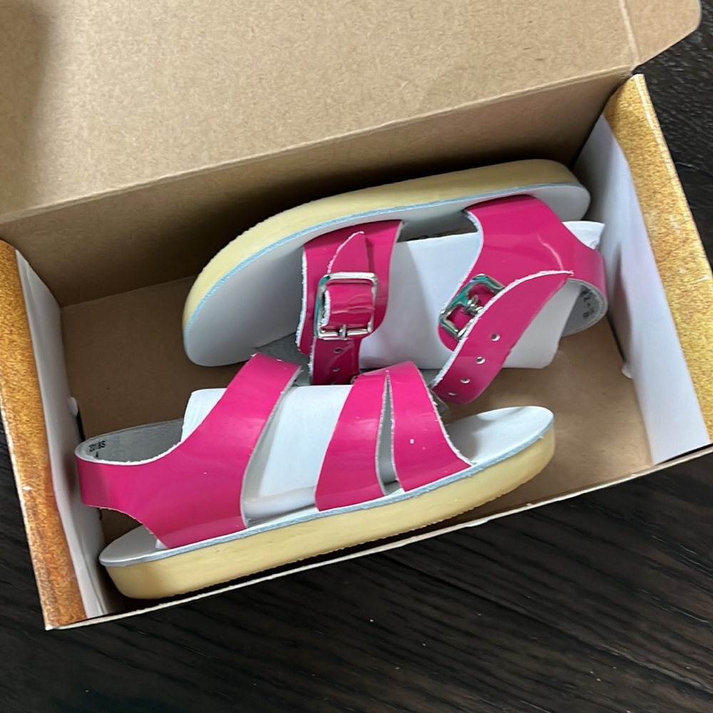 New in box shiny fuchsia sandals - Picture 5 of 5